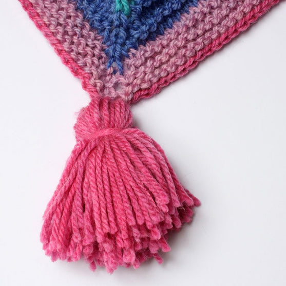 Knitted Shawl with Ridge Pattern
4