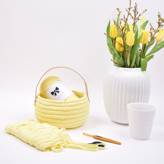 Ribbon Easter basket with leather handle
2