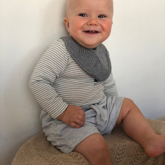 Knitted Bib
5