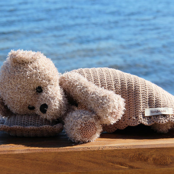 Teddy med filt och kudde - Basse
2