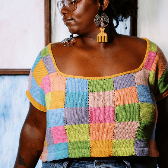 Suncatcher - T-shirt med fyrkantig hals i intarsiamönster
5