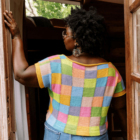 Suncatcher - T-shirt med fyrkantig hals i intarsiamönster
6