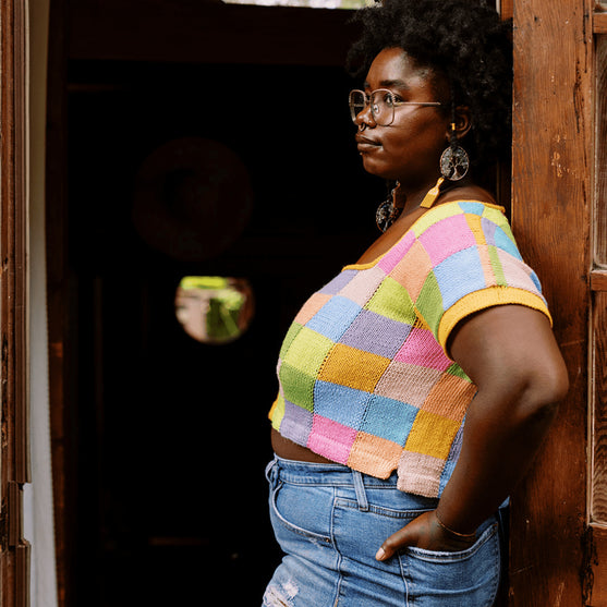 Suncatcher - T-shirt med fyrkantig hals i intarsiamönster
8