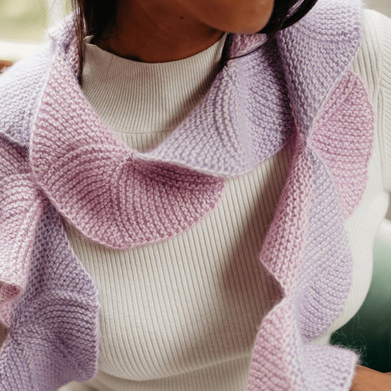 Undulate - Rätstickad solfjäderhalsduk
2