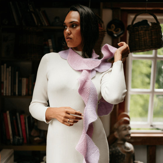 Undulate - Rätstickad solfjäderhalsduk
6