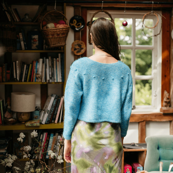 Adorned Pullover - Tröja med rätstickat ok
3