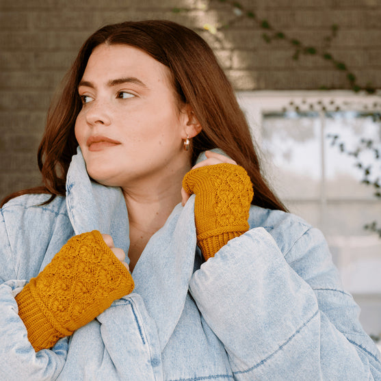 Kvitka - Textured Flower Mittens
3