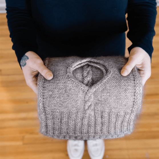 Isley - Genombruten halsduk med flätmönster
6