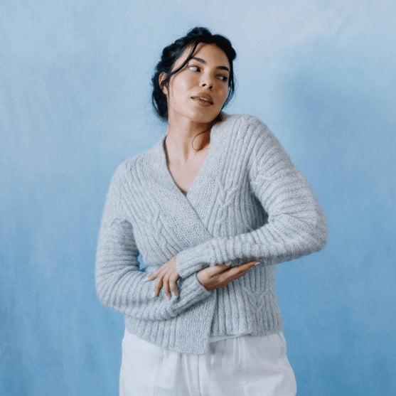 Cloudbusting - Kofta med flätmönster
6