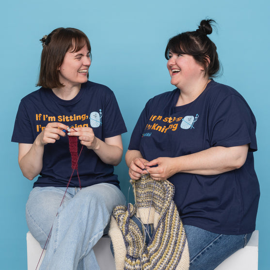Sitting Knitting T-shirt - Yarniis (Limited Edition) - Hobbii
7