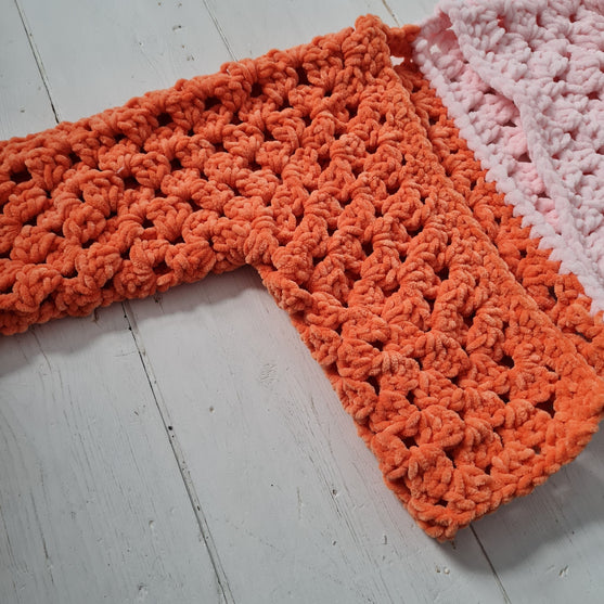 Hexi Honey Bunny - Barn cardigan
3
