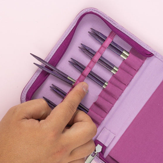 Betula korta utbytbara rundstickorset Essential - Mulberry - Hobbii
2