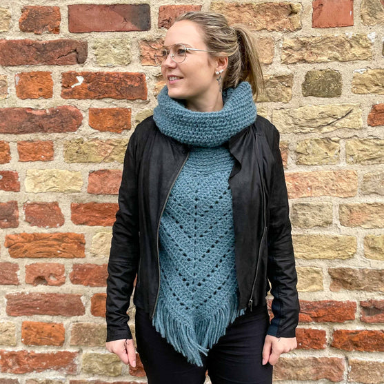 Diva - Shawl with collar
5