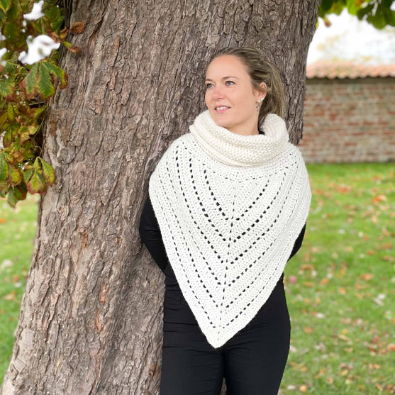 Diva - Shawl with collar
7