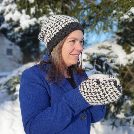 Houndstooth Harmony - Mittens
4
