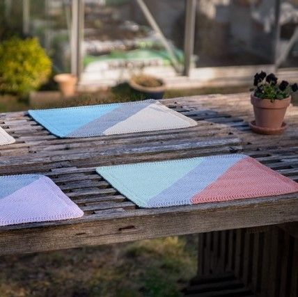 Bistrup - Bordstabletter på skrå
3