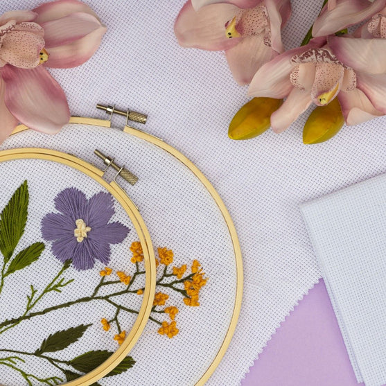 Broderiring med tyg - Hobbii
2