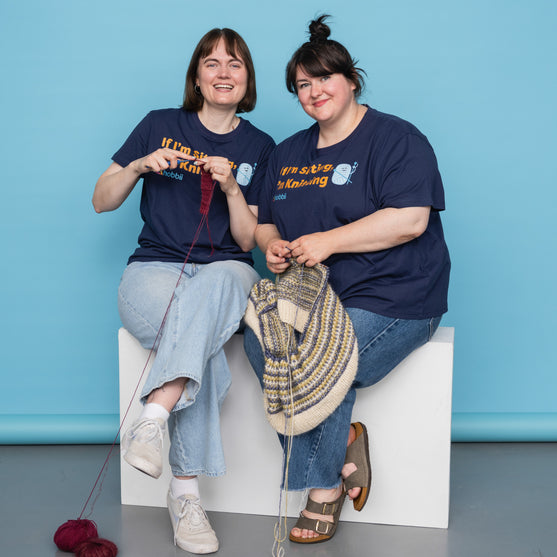 Sitting Knitting T-shirt - Yarniis (Limited Edition) - Hobbii
5