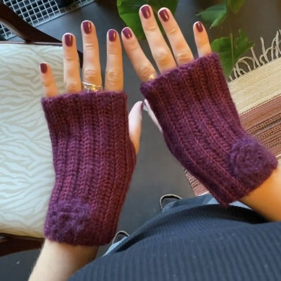 Frozen Rose - Mittens
3