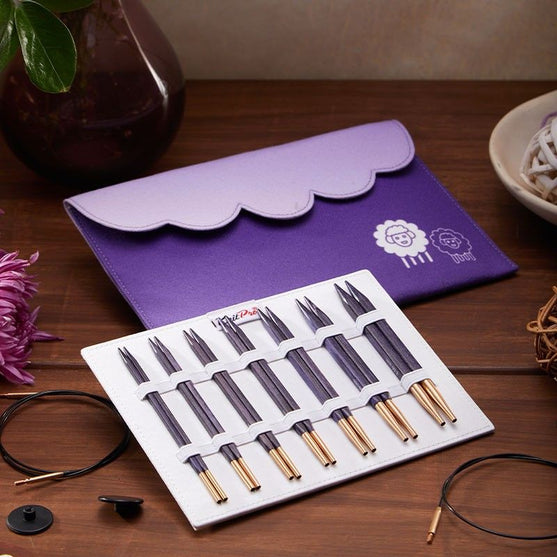 J'Adore Cubics Deluxe set med utbytbara rundstickor - KnitPro
4