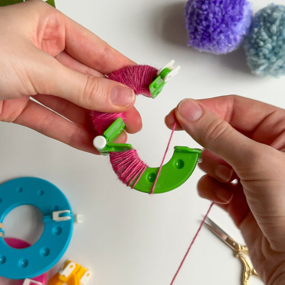 Hoop Pompon Maker - Hobbii
7