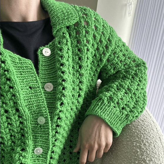Easy Hole Structure Polo Cardigan
3