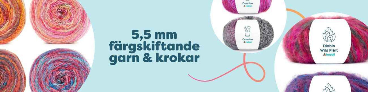 Flera nystan färgskiftande garn och 5,5 mm virknålar på ett bord, redo för stickning och virkning.