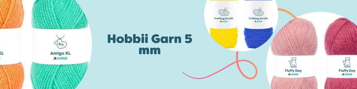 Färgglada nystan av 5 mm garn från Hobbii, inklusive Amigo XL, Fluffy Day och Tweed Delight, upplagda för stickning och virkning.