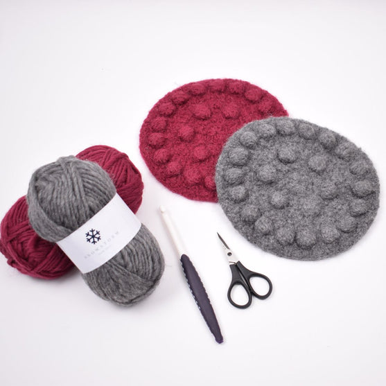 

Tovad bordsunderlägg med bubbligt blommönster
3