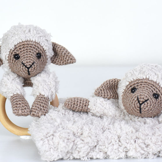 

Chanel på snuttefilt och träring
6