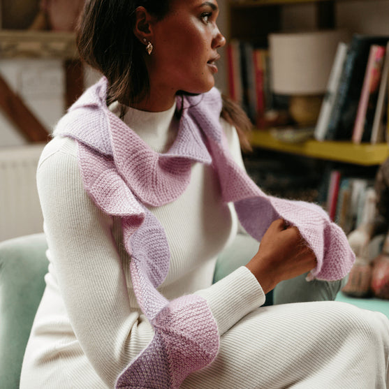 

Undulate - Rätstickad solfjäderhalsduk
1