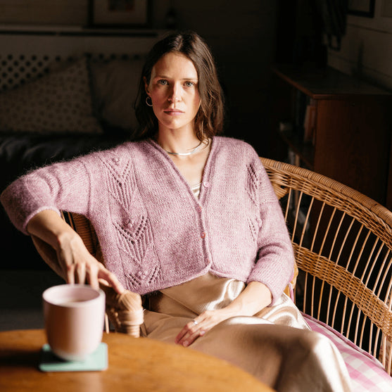 

Antanilla - Kofta med hålmönster
2