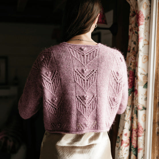 

Antanilla - Kofta med hålmönster
6