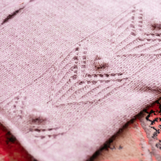 

Antanilla - Kofta med hålmönster
9