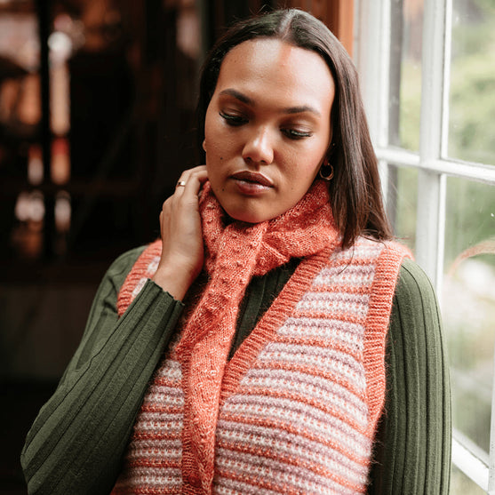 

Amelia - Väst med färgmönster
6