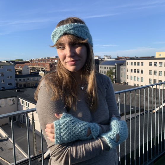 

Soft Twist – Pannband och tumvantar
4