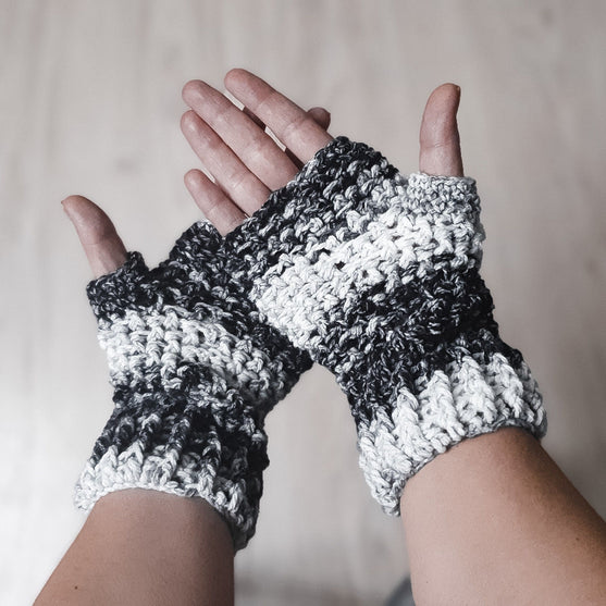 

Salt and Pepper - Fingerless Gloves
3
