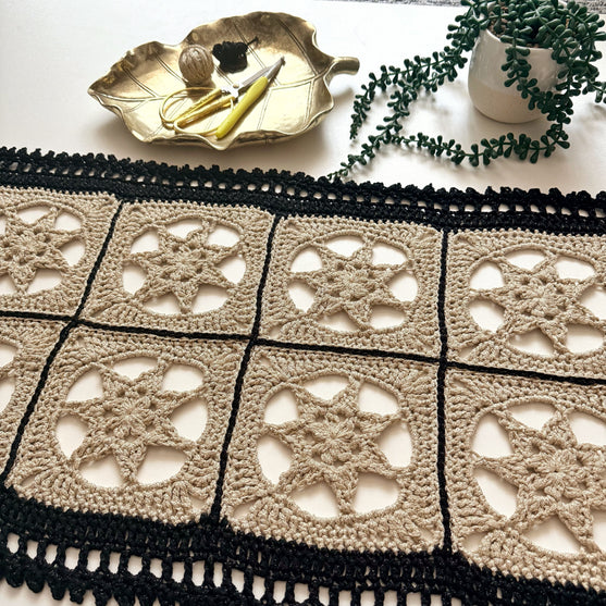 

Elvellon - Table Runner
2
