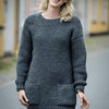 

1503 - Rätstickad Sweater med fickor
1