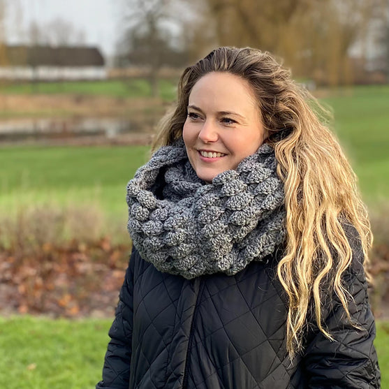 

Deep Waves - Tube Scarf
3