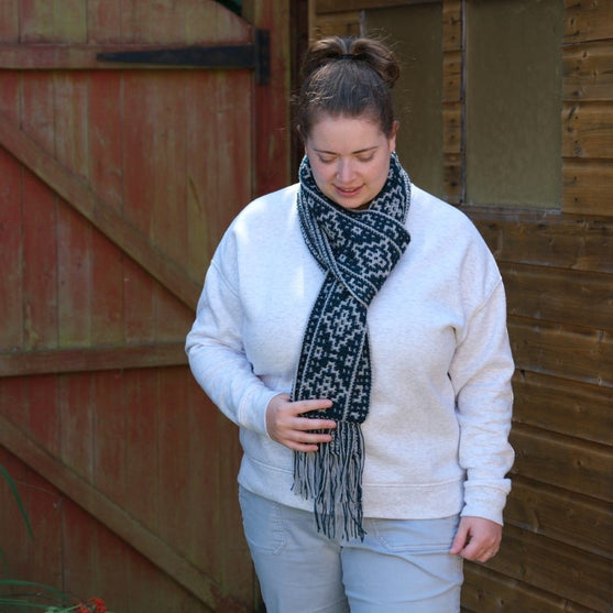 

Ancient Ruin - Halsduk
8