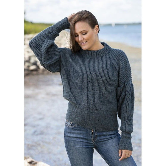 

1759 - Patentstickat tröja med veck på ärmen
3