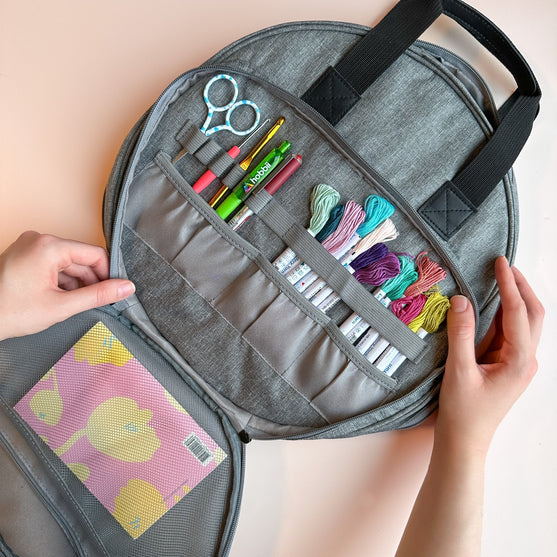 

Väska för broderiprojekt - Hobbii
3