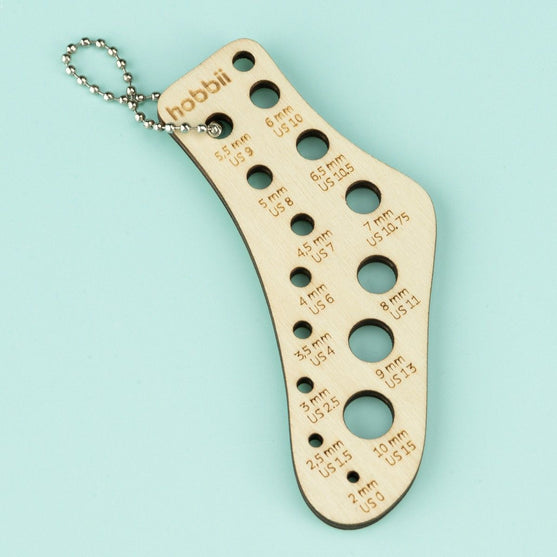 

Nyckelring med stickmått - Socka - Hobbii
5