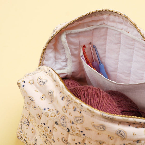 

Quiltad Projektväska - Avlång - Large - Hobbii
2