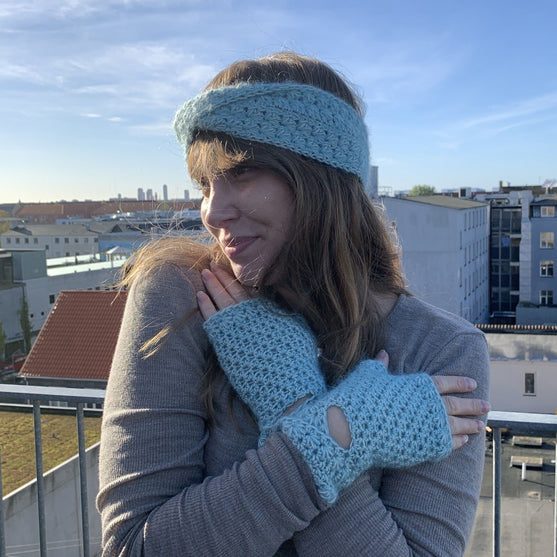 

Soft Twist – Pannband och tumvantar
2