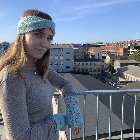 

Soft Twist – Pannband och tumvantar
5
