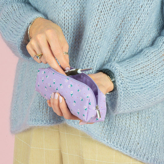 

Pennfodral - Blommigt - Hobbii
3