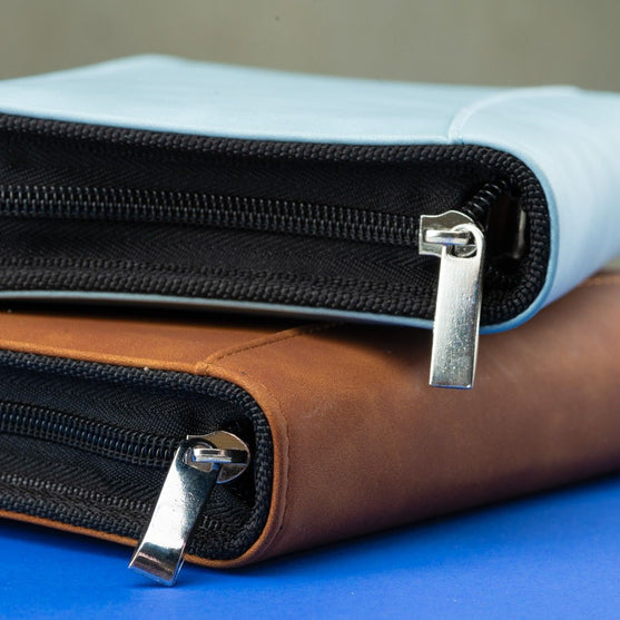 

PU-organiser med blixtlåsfickor - Hobbii
7