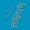 

Stitch Markers w/Numbers and a Shawl Pin - Hobbii
2